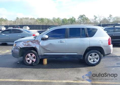 2015 Jeep Compass Latitude z USA, uszkodzony, nr VIN 1C4NJCEA3FD246919